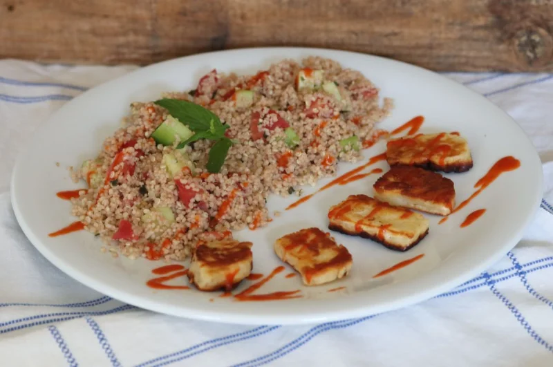 Couscous-Salat mit Haloumi