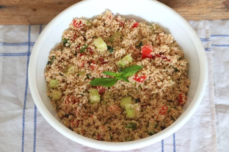 Couscous Salat in der Schüssel